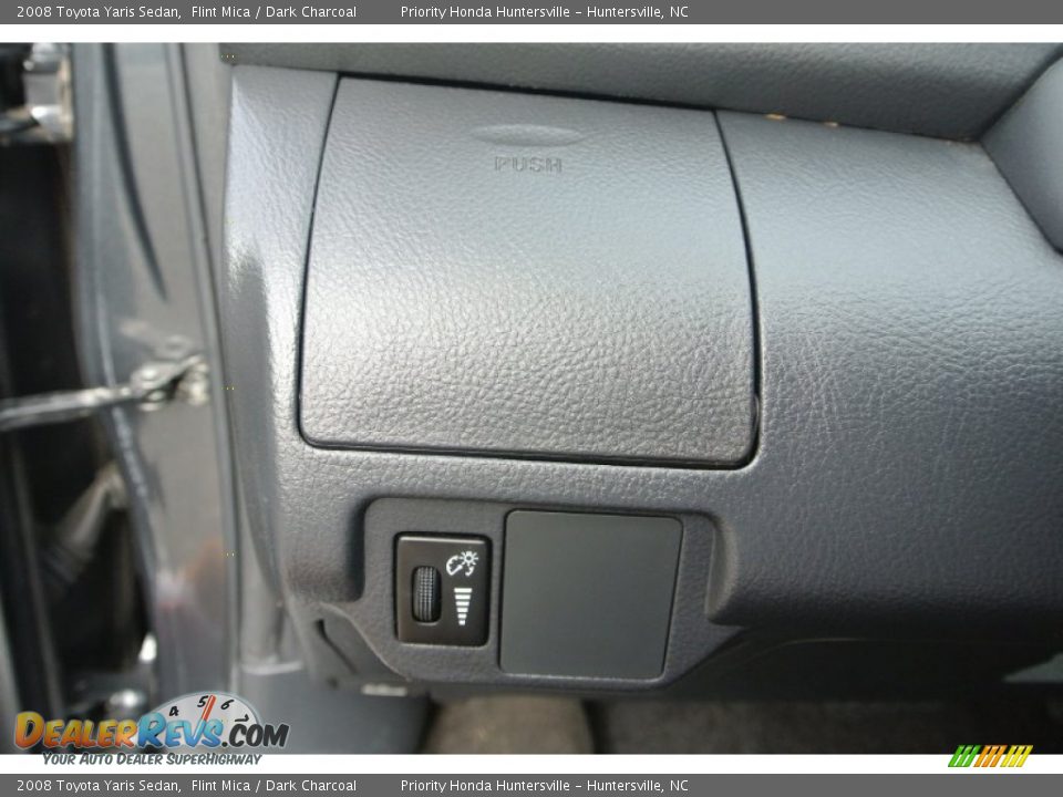 2008 Toyota Yaris Sedan Flint Mica / Dark Charcoal Photo #12
