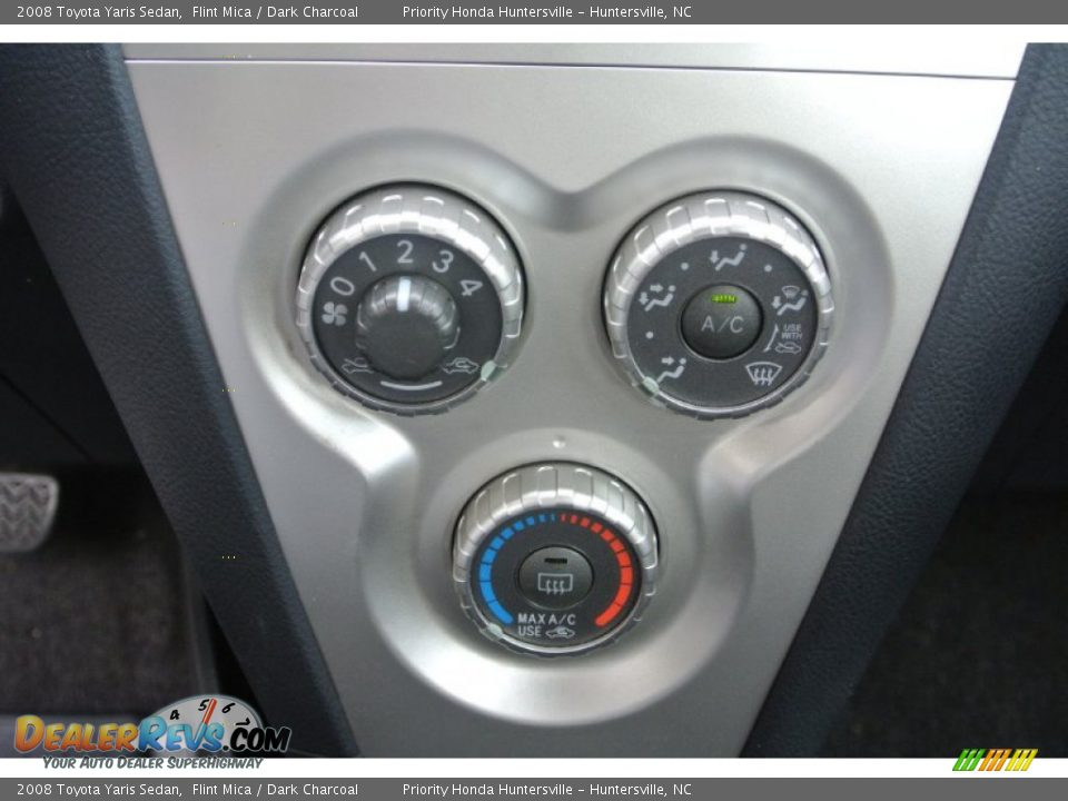 2008 Toyota Yaris Sedan Flint Mica / Dark Charcoal Photo #14