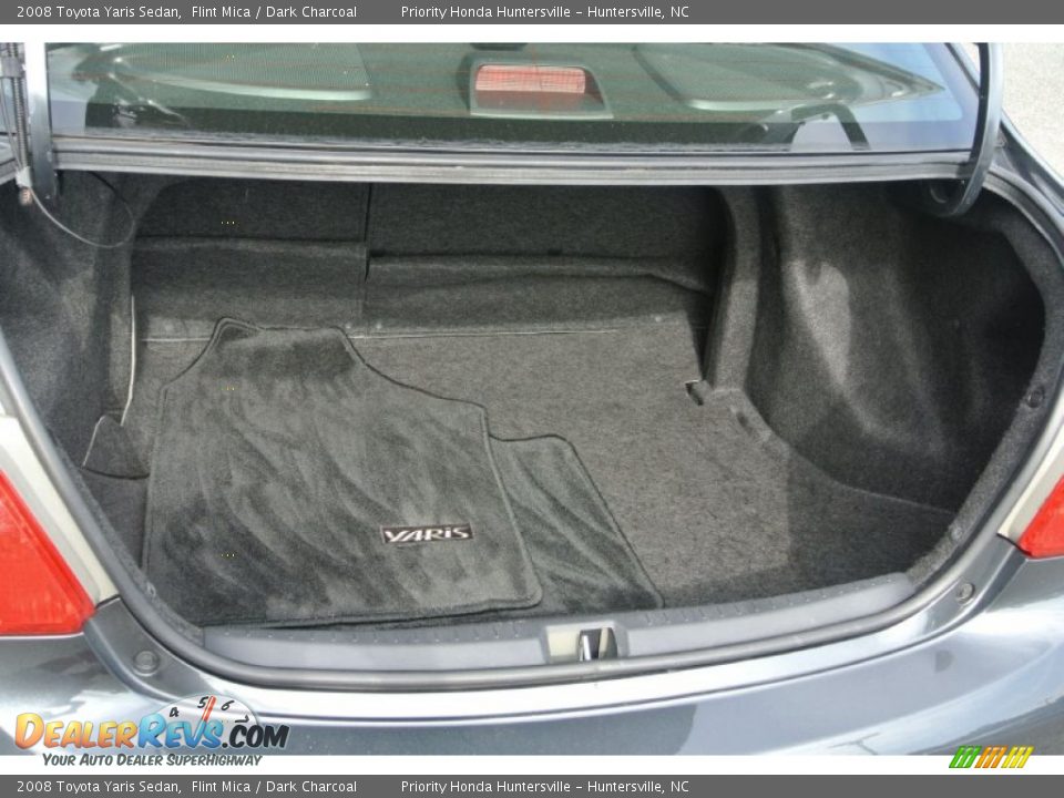 2008 Toyota Yaris Sedan Flint Mica / Dark Charcoal Photo #18