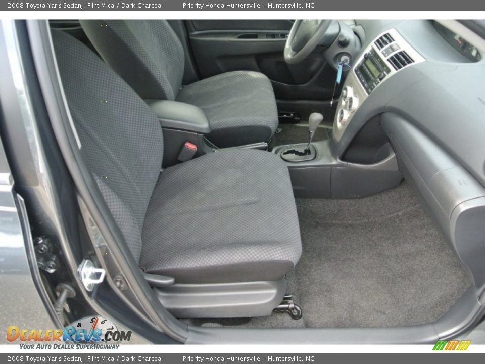 2008 Toyota Yaris Sedan Flint Mica / Dark Charcoal Photo #20
