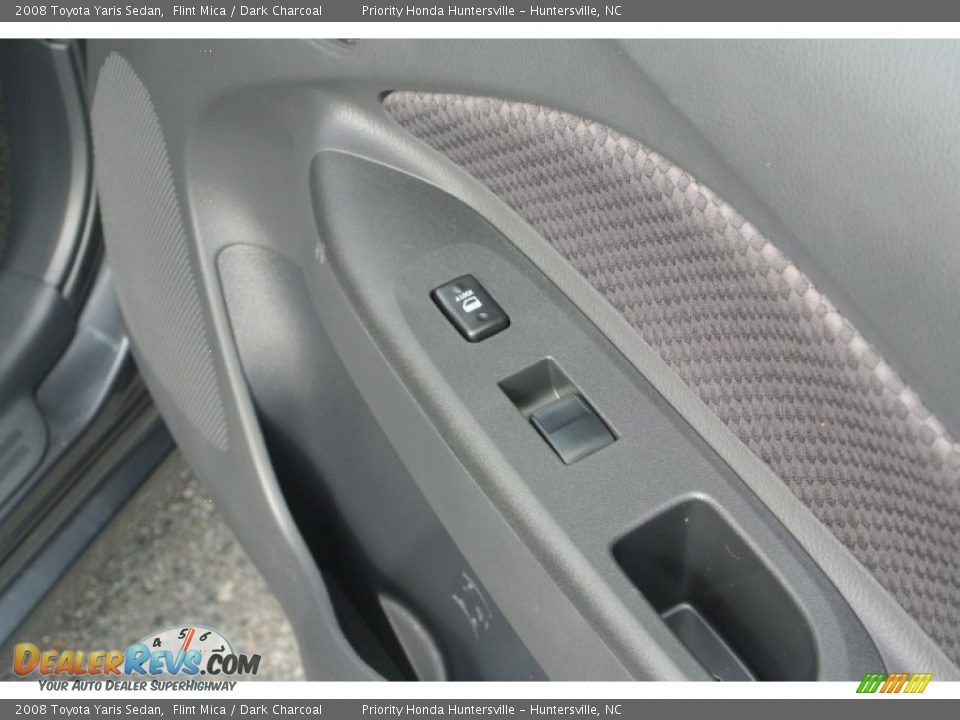 2008 Toyota Yaris Sedan Flint Mica / Dark Charcoal Photo #23