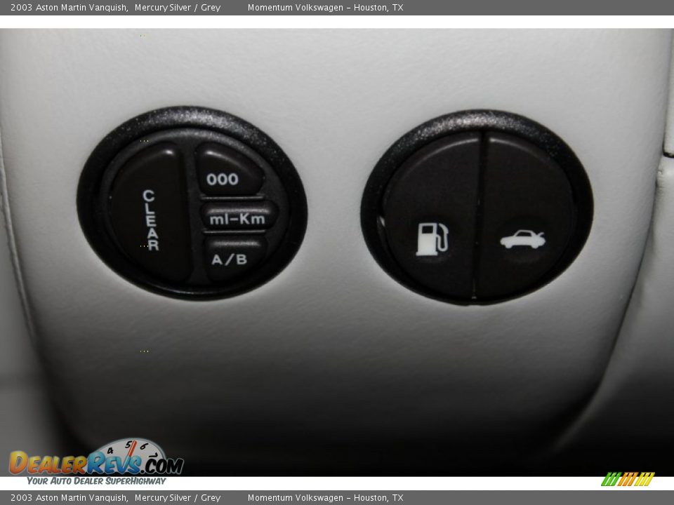 Controls of 2003 Aston Martin Vanquish  Photo #16