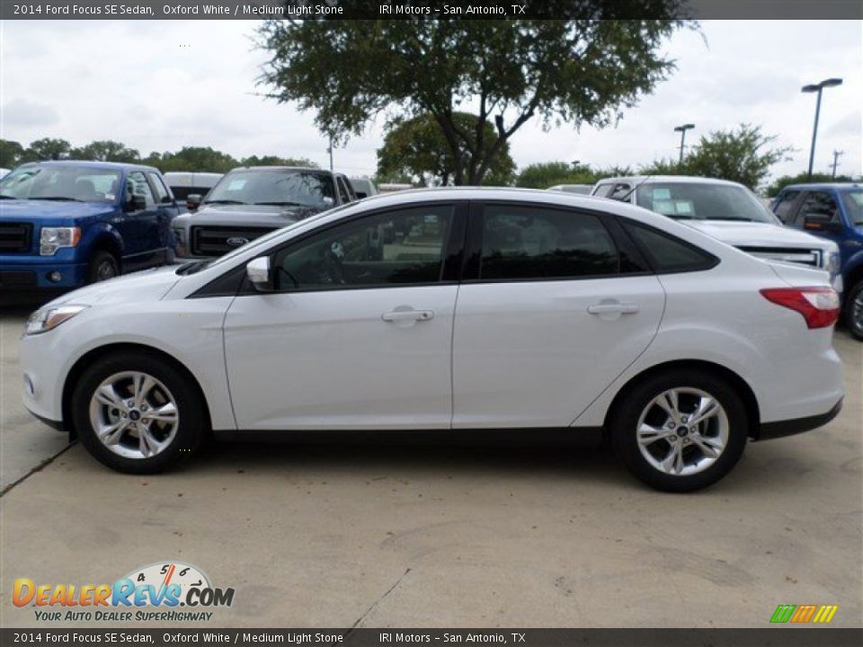 2014 Ford Focus SE Sedan Oxford White / Medium Light Stone Photo #2