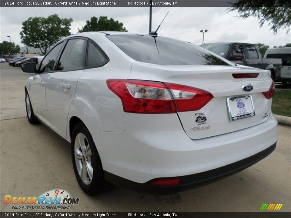 2014 Ford Focus SE Sedan Oxford White / Medium Light Stone Photo #3