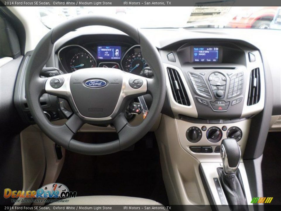 2014 Ford Focus SE Sedan Oxford White / Medium Light Stone Photo #14