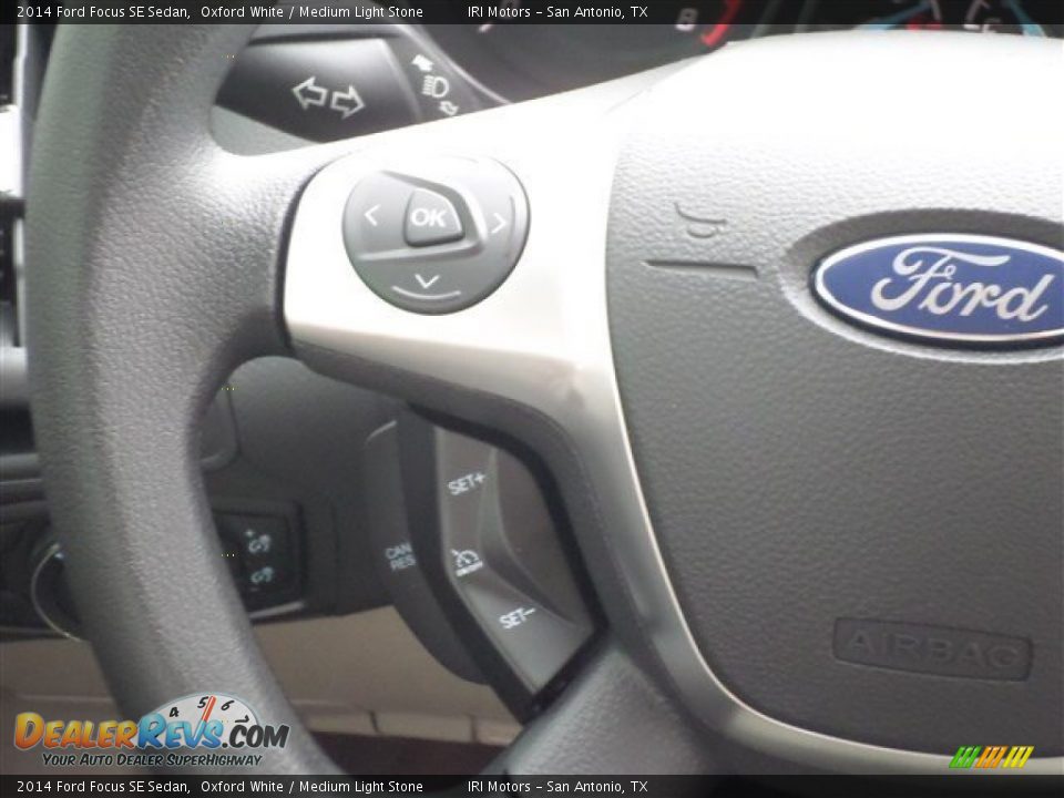 2014 Ford Focus SE Sedan Oxford White / Medium Light Stone Photo #16