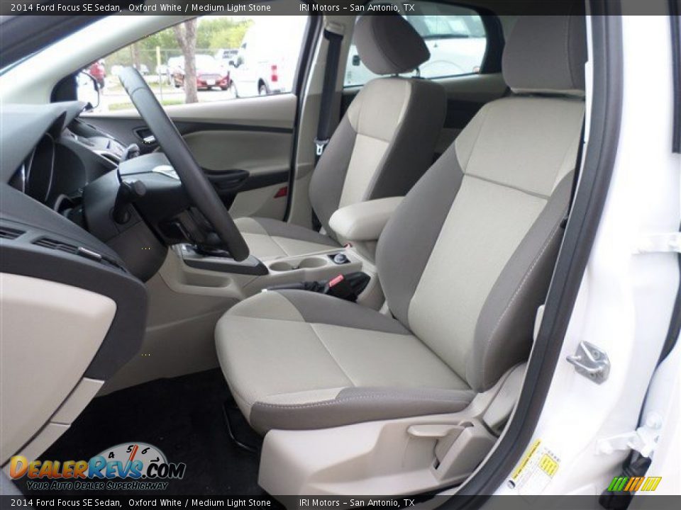 2014 Ford Focus SE Sedan Oxford White / Medium Light Stone Photo #21