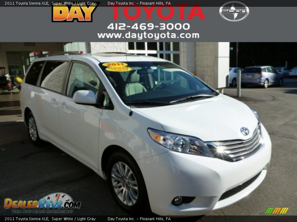 2011 Toyota Sienna XLE Super White / Light Gray Photo #1