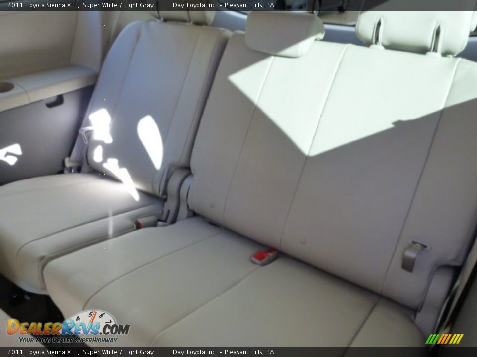 2011 Toyota Sienna XLE Super White / Light Gray Photo #12