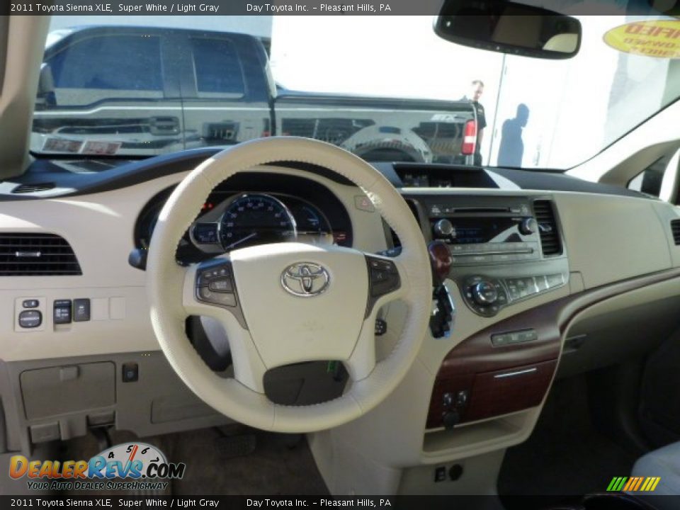 2011 Toyota Sienna XLE Super White / Light Gray Photo #13