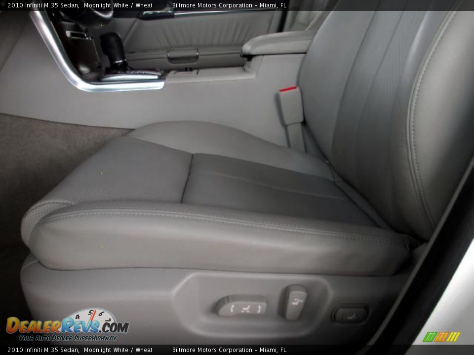 2010 Infiniti M 35 Sedan Moonlight White / Wheat Photo #24