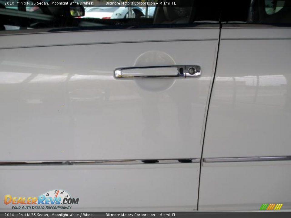 2010 Infiniti M 35 Sedan Moonlight White / Wheat Photo #26