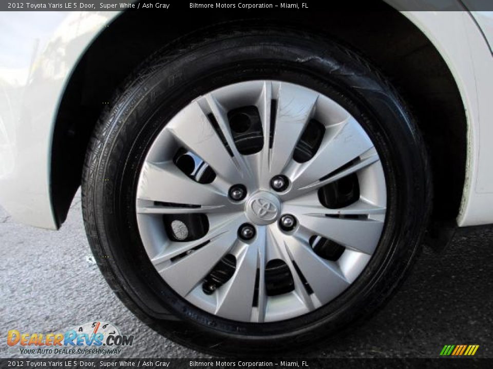 2012 Toyota Yaris LE 5 Door Super White / Ash Gray Photo #22