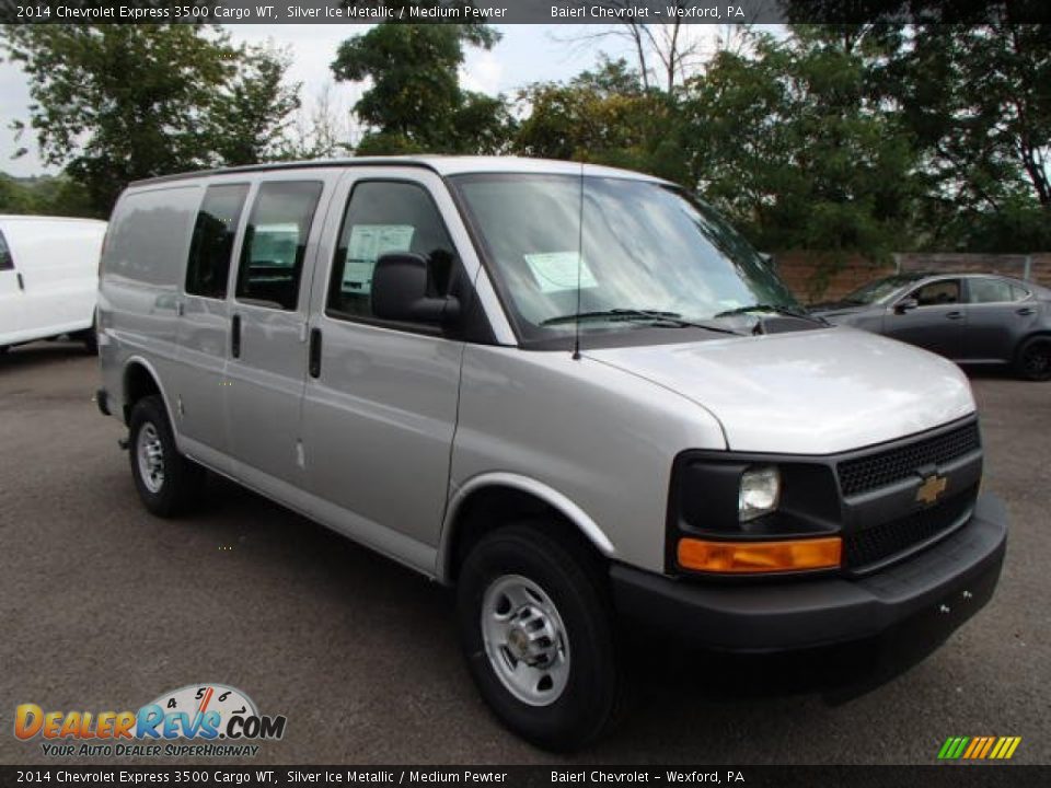 Front 3/4 View of 2014 Chevrolet Express 3500 Cargo WT Photo #4