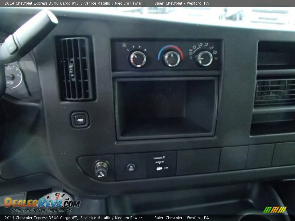 Controls of 2014 Chevrolet Express 3500 Cargo WT Photo #17