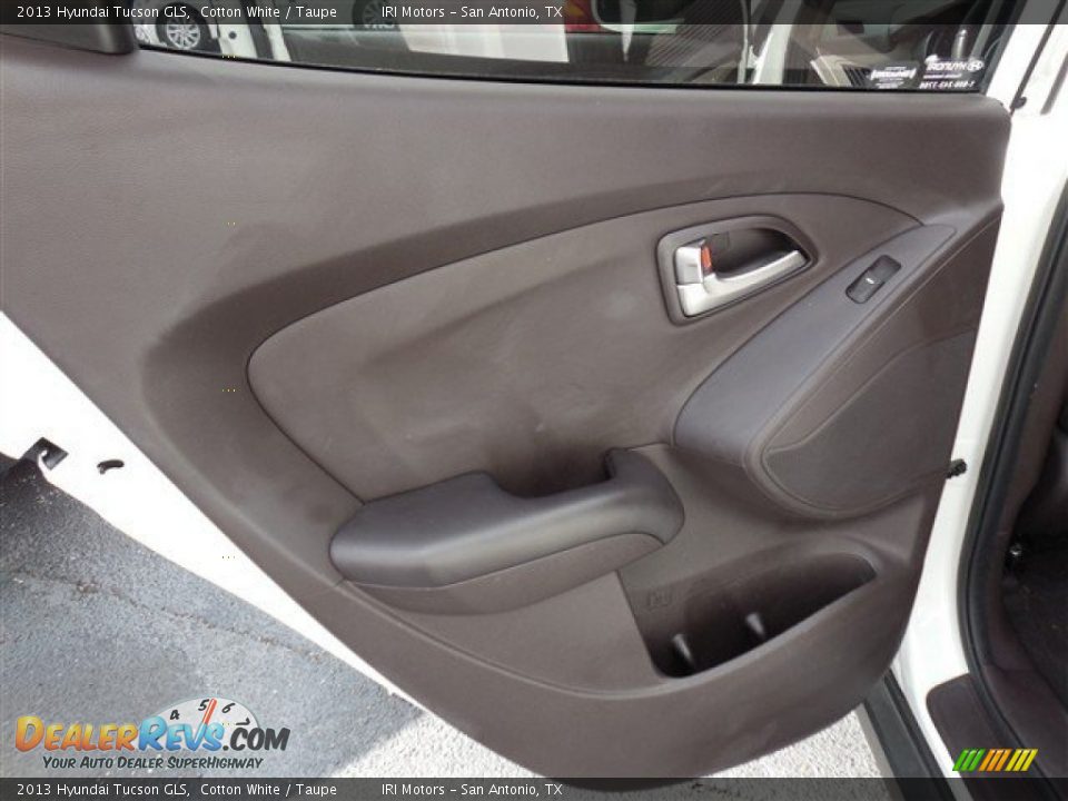 2013 Hyundai Tucson GLS Cotton White / Taupe Photo #11