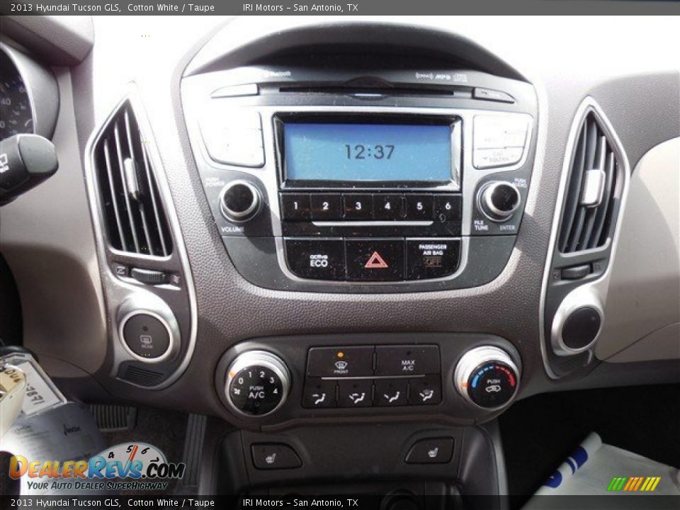 2013 Hyundai Tucson GLS Cotton White / Taupe Photo #17