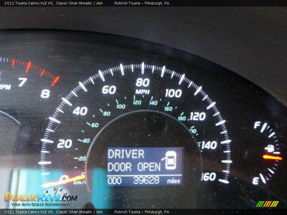2011 Toyota Camry XLE V6 Classic Silver Metallic / Ash Photo #9