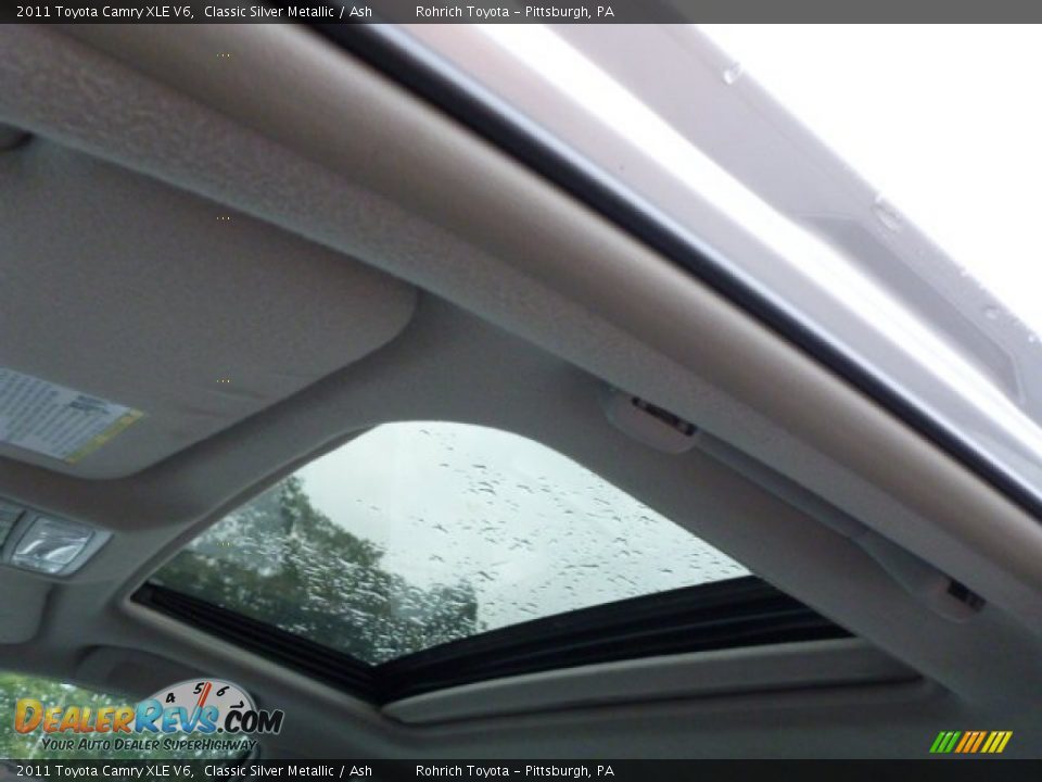 2011 Toyota Camry XLE V6 Classic Silver Metallic / Ash Photo #18