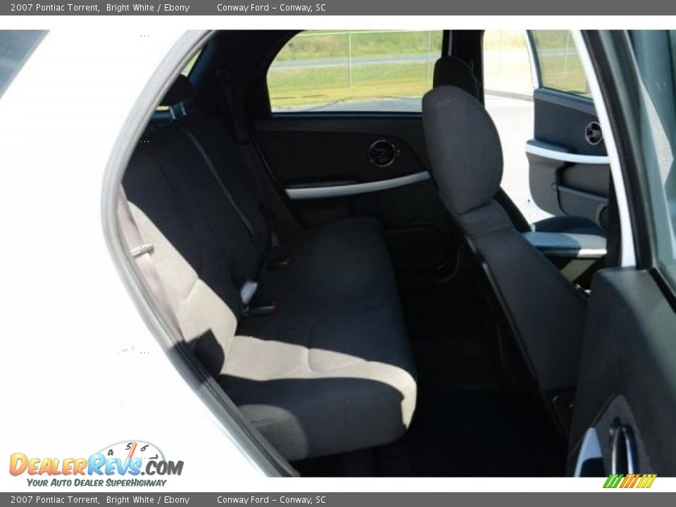 2007 Pontiac Torrent Bright White / Ebony Photo #15