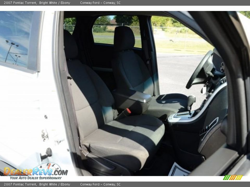 2007 Pontiac Torrent Bright White / Ebony Photo #16