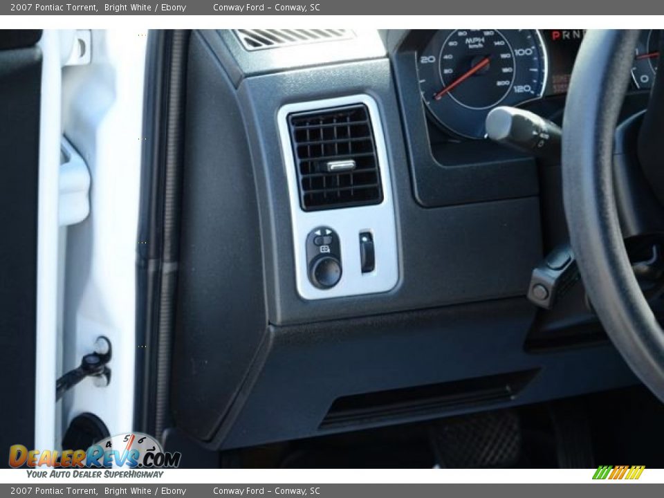 2007 Pontiac Torrent Bright White / Ebony Photo #20