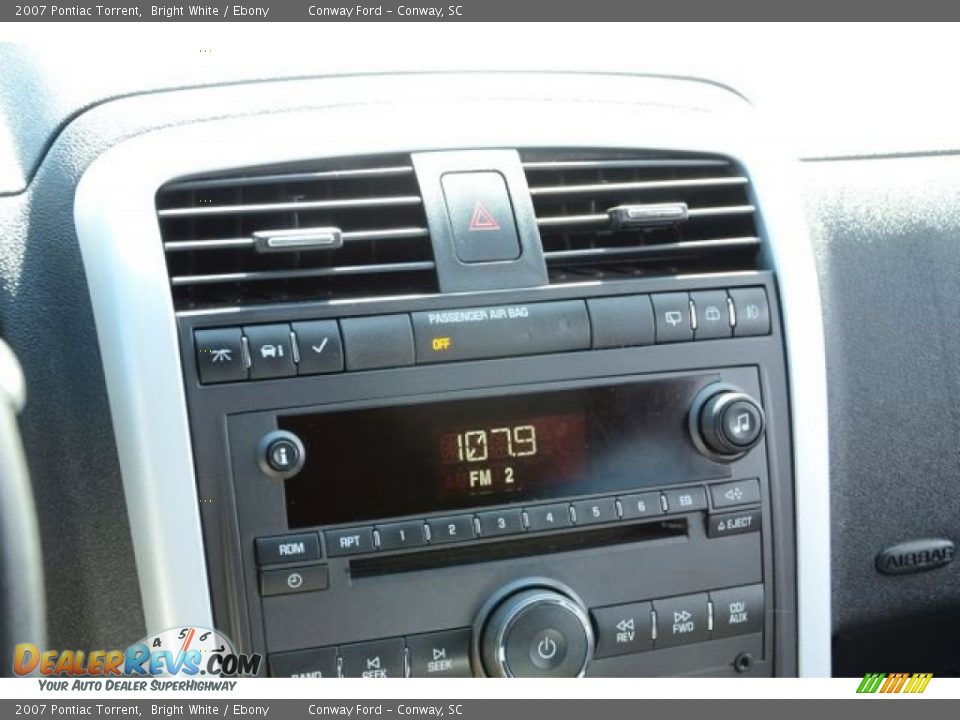 2007 Pontiac Torrent Bright White / Ebony Photo #23