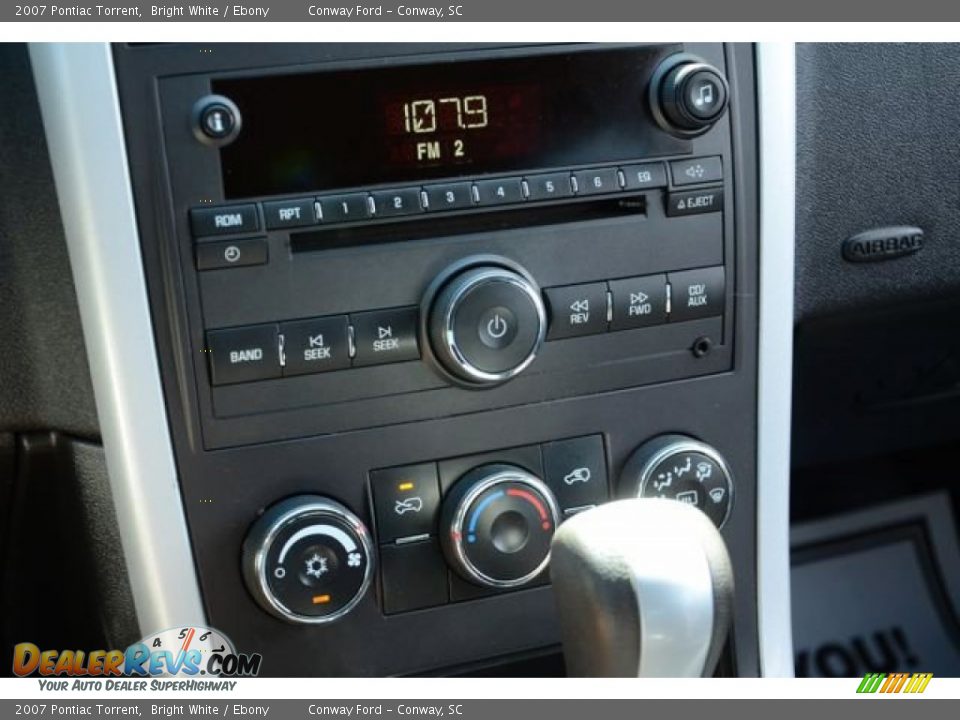 2007 Pontiac Torrent Bright White / Ebony Photo #24