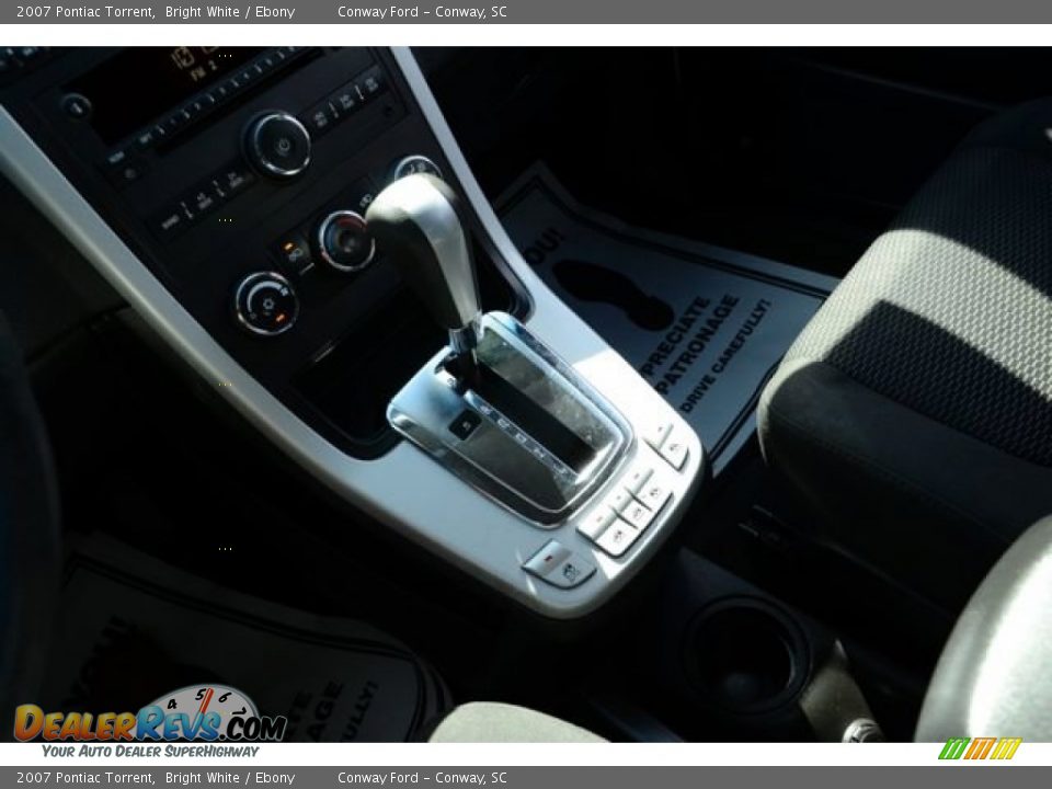 2007 Pontiac Torrent Bright White / Ebony Photo #25