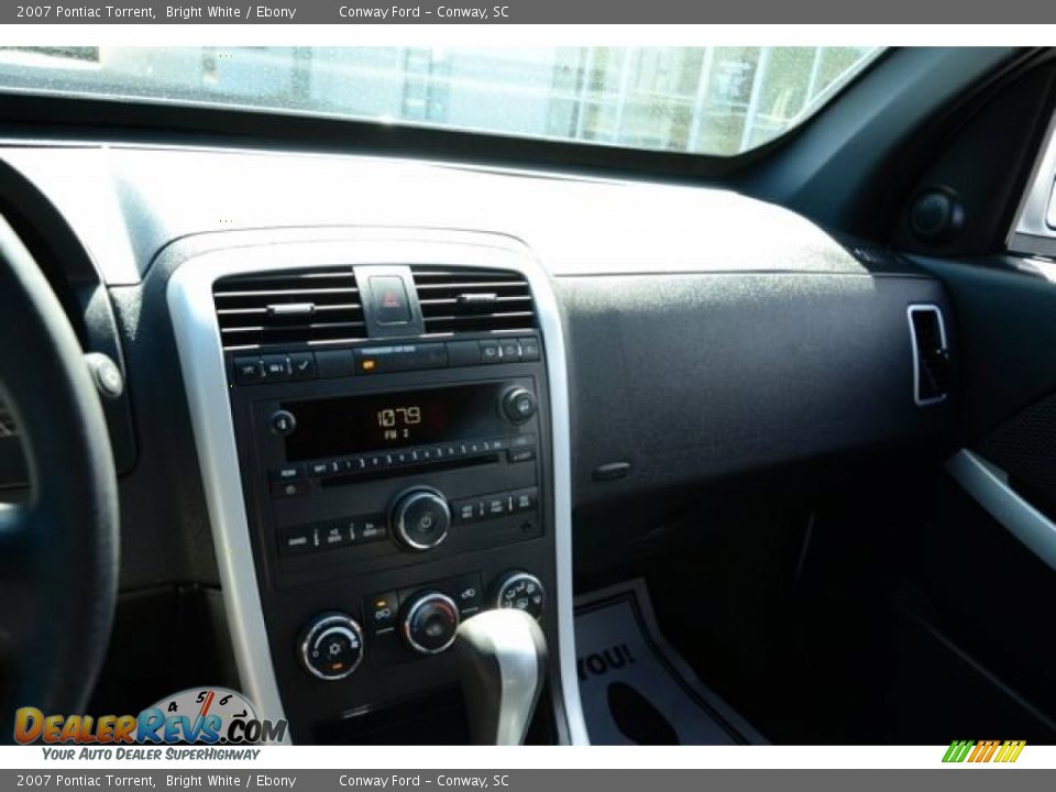 2007 Pontiac Torrent Bright White / Ebony Photo #26
