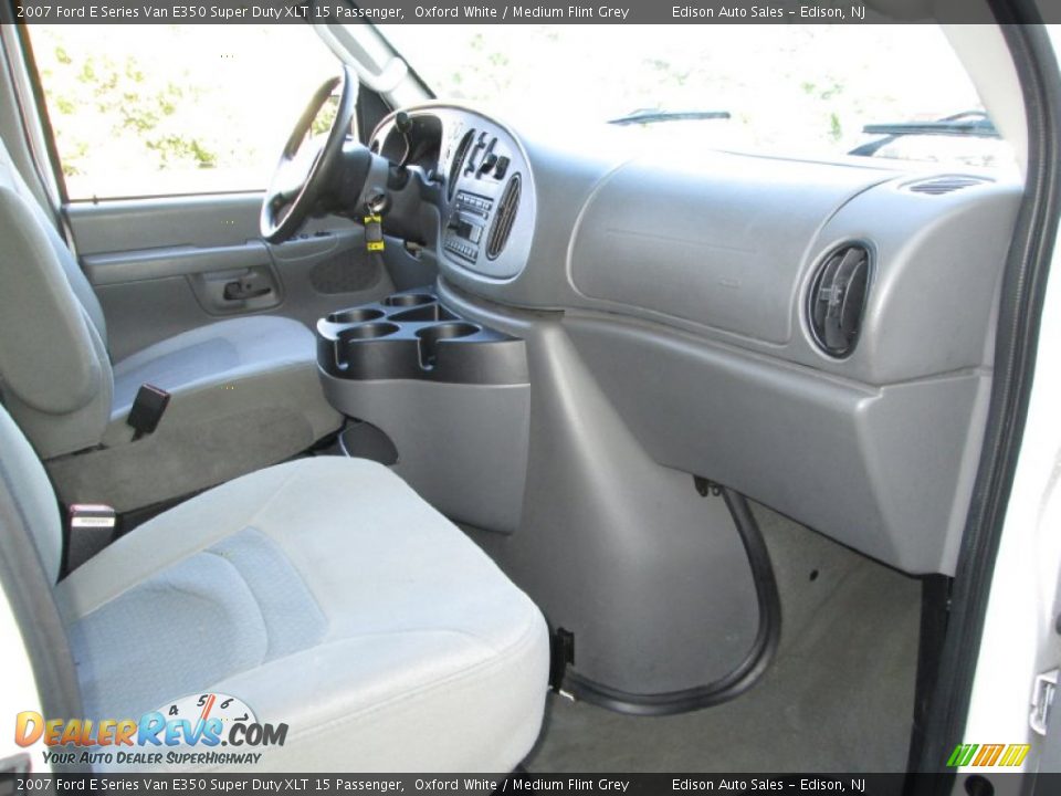 2007 Ford E Series Van E350 Super Duty XLT 15 Passenger Oxford White / Medium Flint Grey Photo #16
