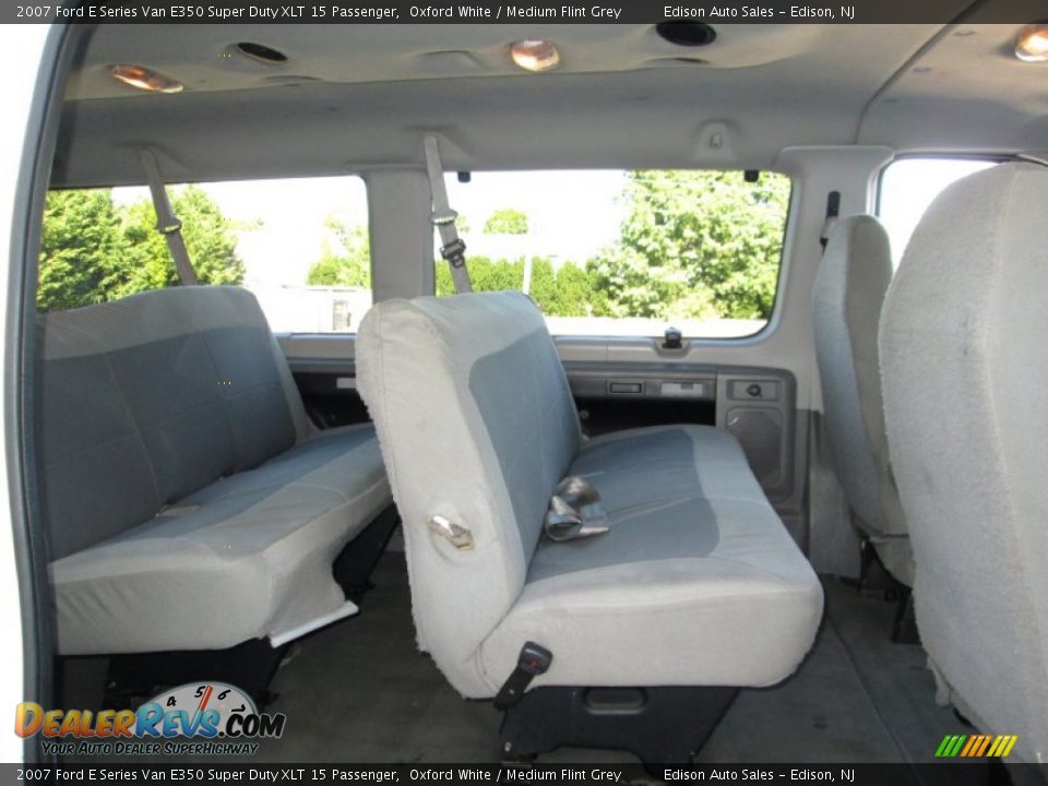 2007 Ford E Series Van E350 Super Duty XLT 15 Passenger Oxford White / Medium Flint Grey Photo #18