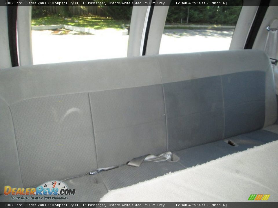 2007 Ford E Series Van E350 Super Duty XLT 15 Passenger Oxford White / Medium Flint Grey Photo #22