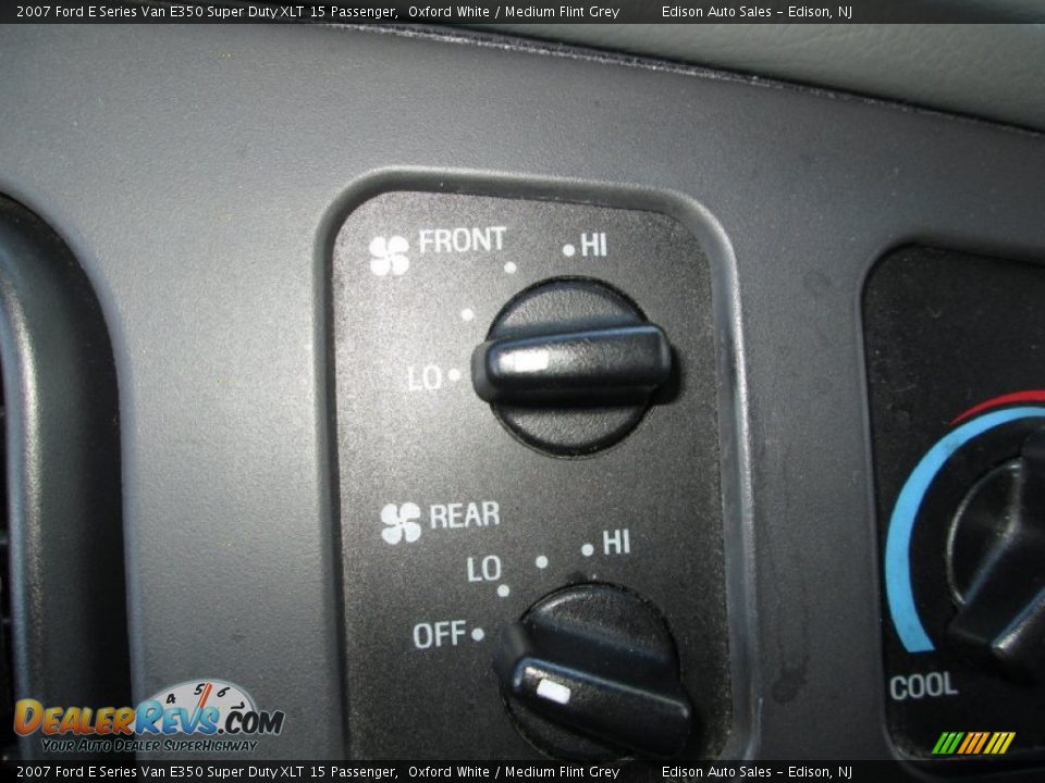 2007 Ford E Series Van E350 Super Duty XLT 15 Passenger Oxford White / Medium Flint Grey Photo #24