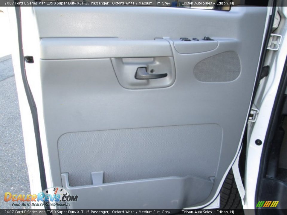 2007 Ford E Series Van E350 Super Duty XLT 15 Passenger Oxford White / Medium Flint Grey Photo #28