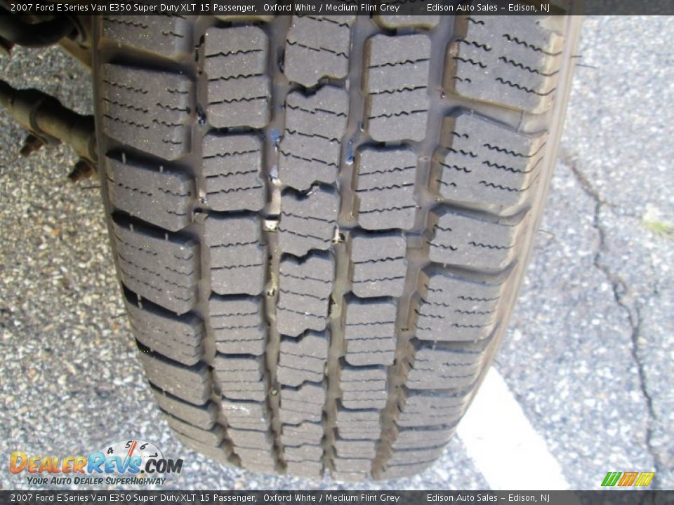 2007 Ford E Series Van E350 Super Duty XLT 15 Passenger Oxford White / Medium Flint Grey Photo #32