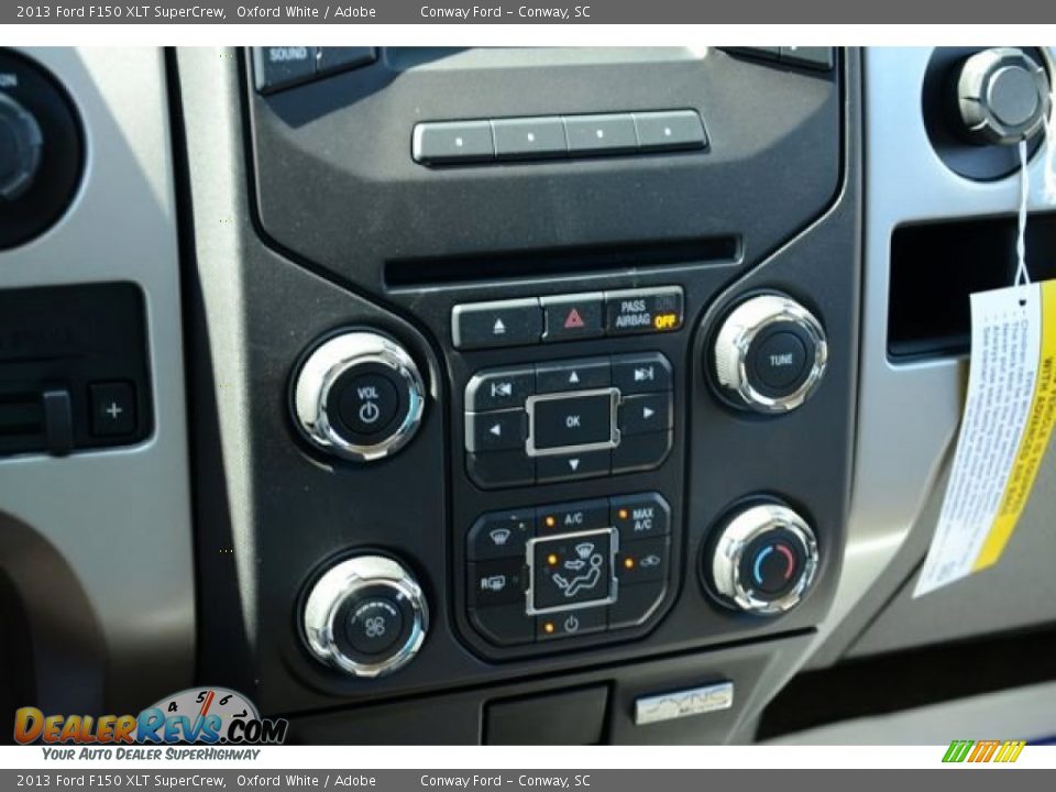 2013 Ford F150 XLT SuperCrew Oxford White / Adobe Photo #26