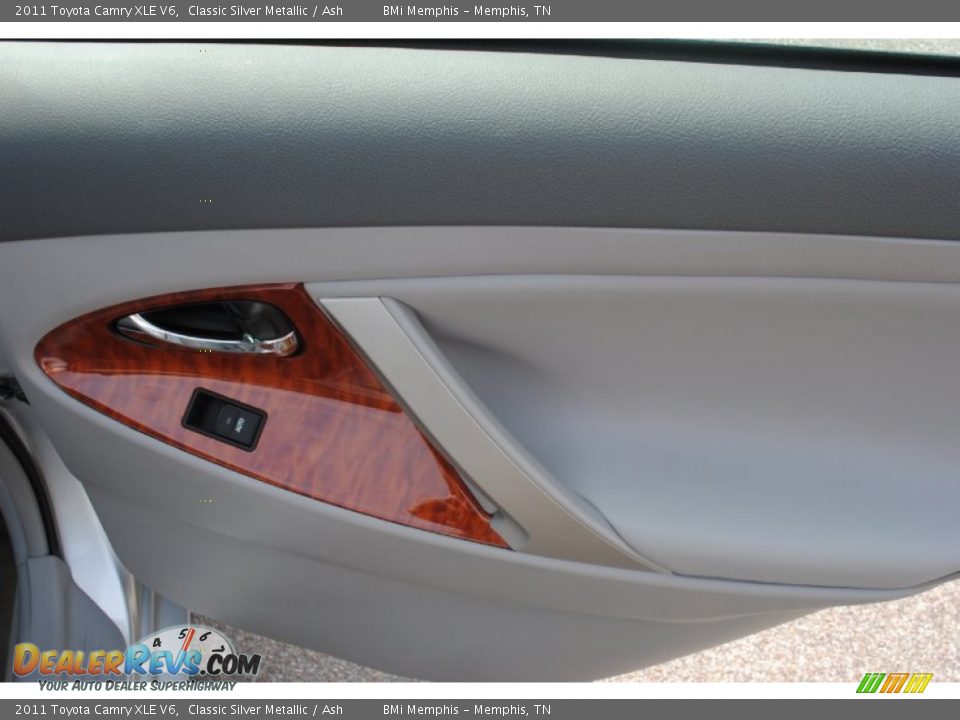 2011 Toyota Camry XLE V6 Classic Silver Metallic / Ash Photo #18