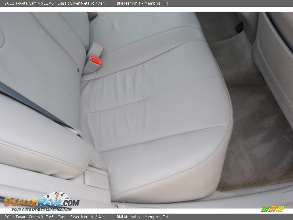 2011 Toyota Camry XLE V6 Classic Silver Metallic / Ash Photo #19