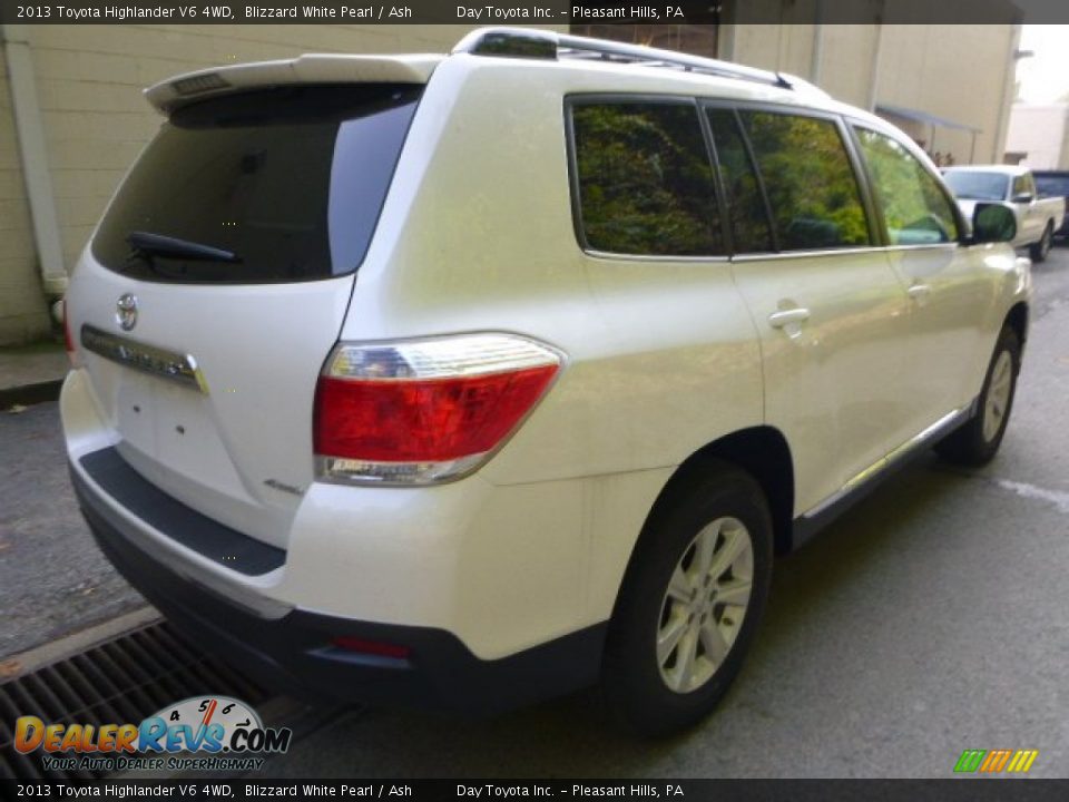 2013 Toyota Highlander V6 4WD Blizzard White Pearl / Ash Photo #2