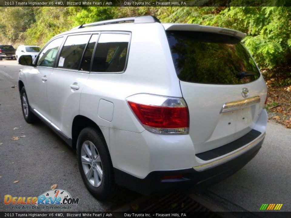 2013 Toyota Highlander V6 4WD Blizzard White Pearl / Ash Photo #4