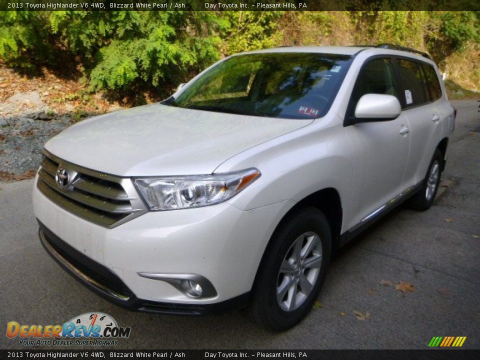 2013 Toyota Highlander V6 4WD Blizzard White Pearl / Ash Photo #6