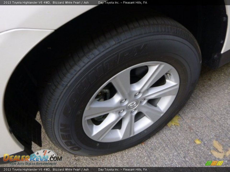 2013 Toyota Highlander V6 4WD Blizzard White Pearl / Ash Photo #8