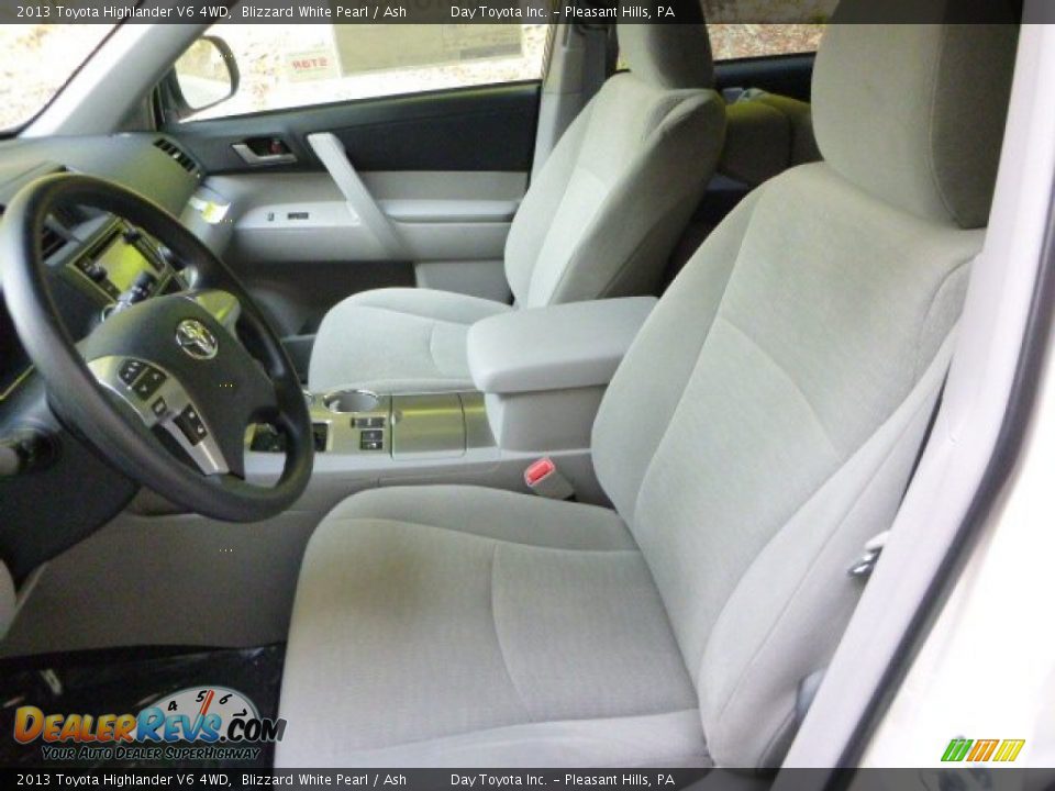 2013 Toyota Highlander V6 4WD Blizzard White Pearl / Ash Photo #9