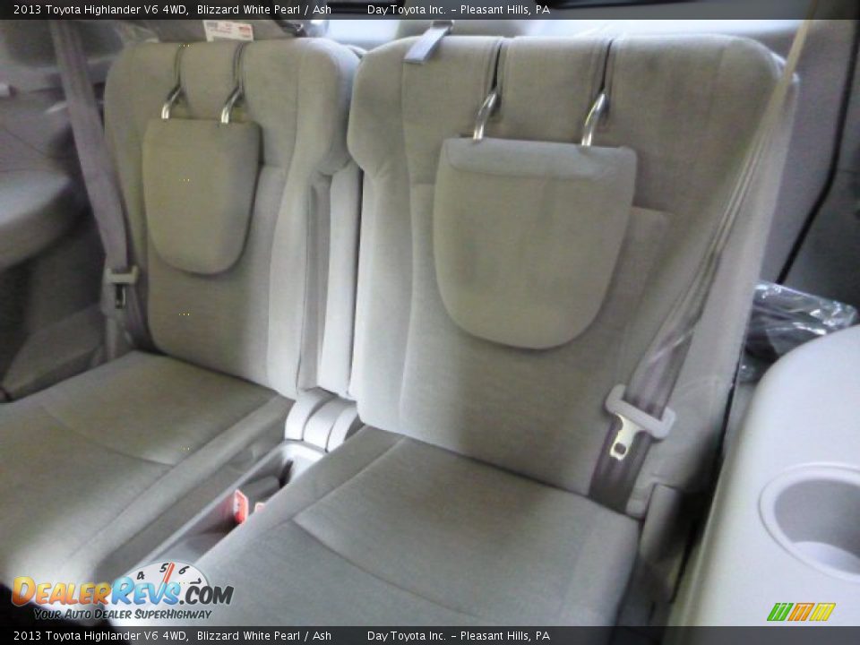 2013 Toyota Highlander V6 4WD Blizzard White Pearl / Ash Photo #11