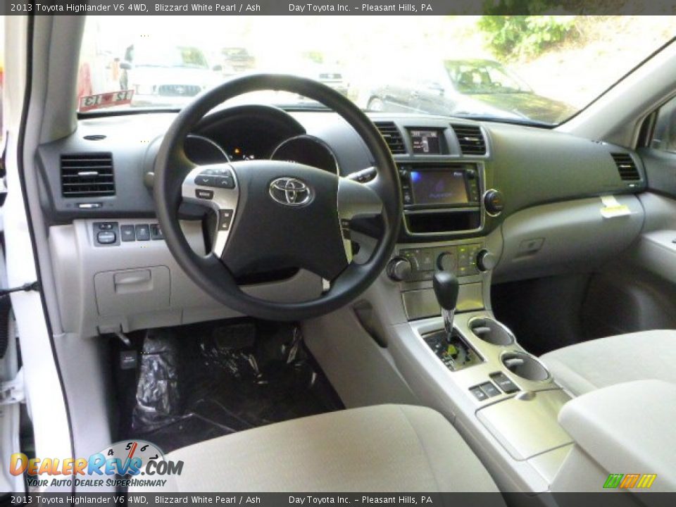 2013 Toyota Highlander V6 4WD Blizzard White Pearl / Ash Photo #12