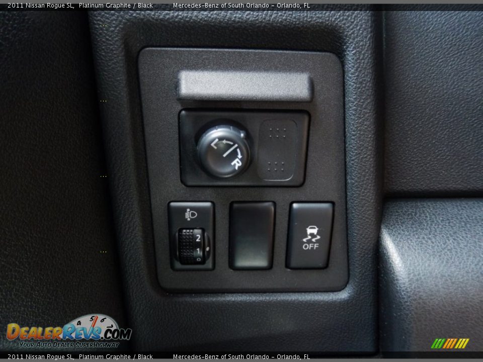 2011 Nissan Rogue SL Platinum Graphite / Black Photo #26
