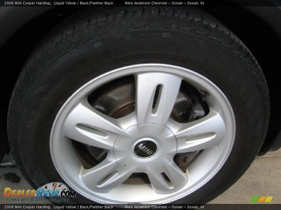 2006 Mini Cooper Hardtop Liquid Yellow / Black/Panther Black Photo #20