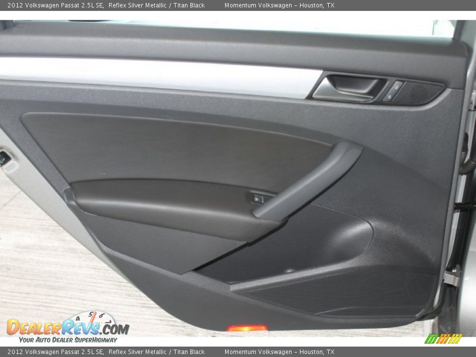 2012 Volkswagen Passat 2.5L SE Reflex Silver Metallic / Titan Black Photo #26