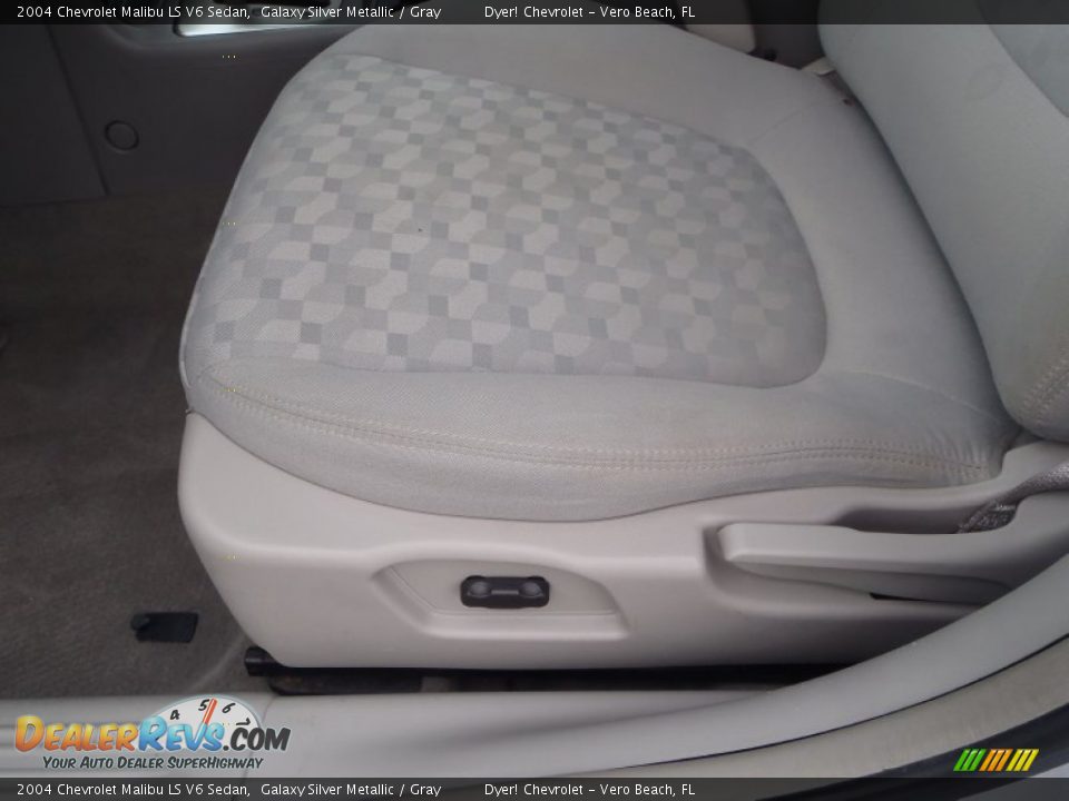 2004 Chevrolet Malibu LS V6 Sedan Galaxy Silver Metallic / Gray Photo #13